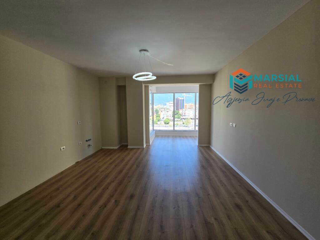 Apartment 1+1, Usluga, Train Station