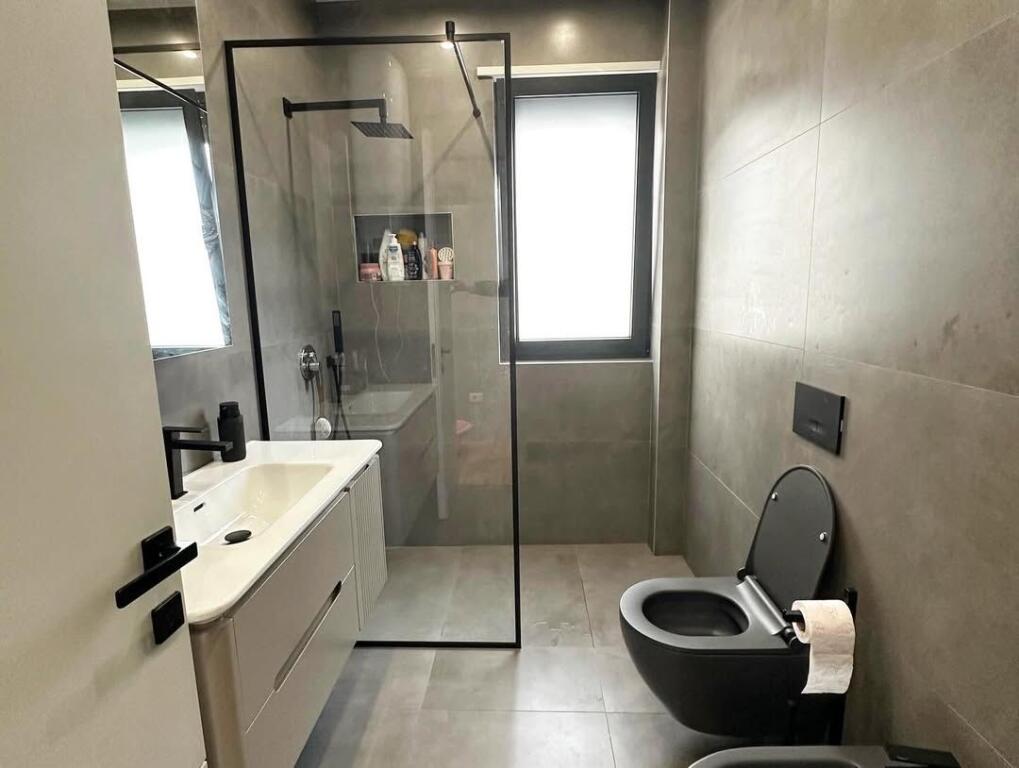 APARTAMENT 2+1+2+POST PARKIMI NE SHITJE - LIQENI I THATE