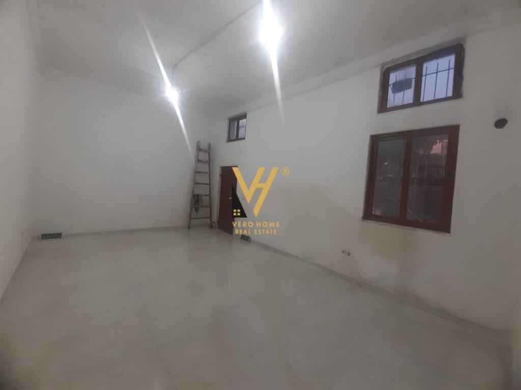 MAGAZZINO 340 M2 IN AFFITTO A KOMBINAT 900 EURO