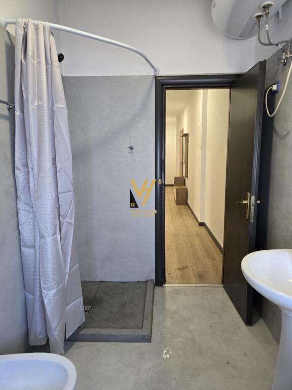 VENDESI APPARTAMENTO 2+1 KRISTAL CENTER, COMUNE DI PARIGI 185.000 EURO