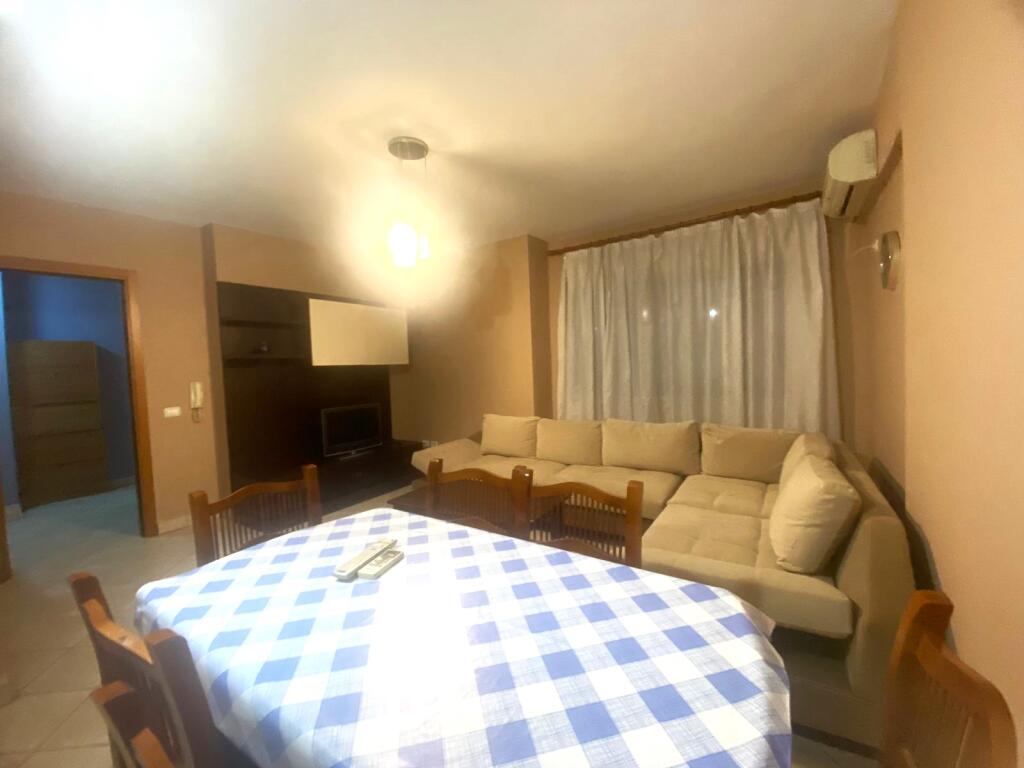 🏢Ne zonen e 21 Dhjetorit,Rr.Shefqet Musaraj jepet me qera apartament 2+1,i mobiluar.65,000Leke