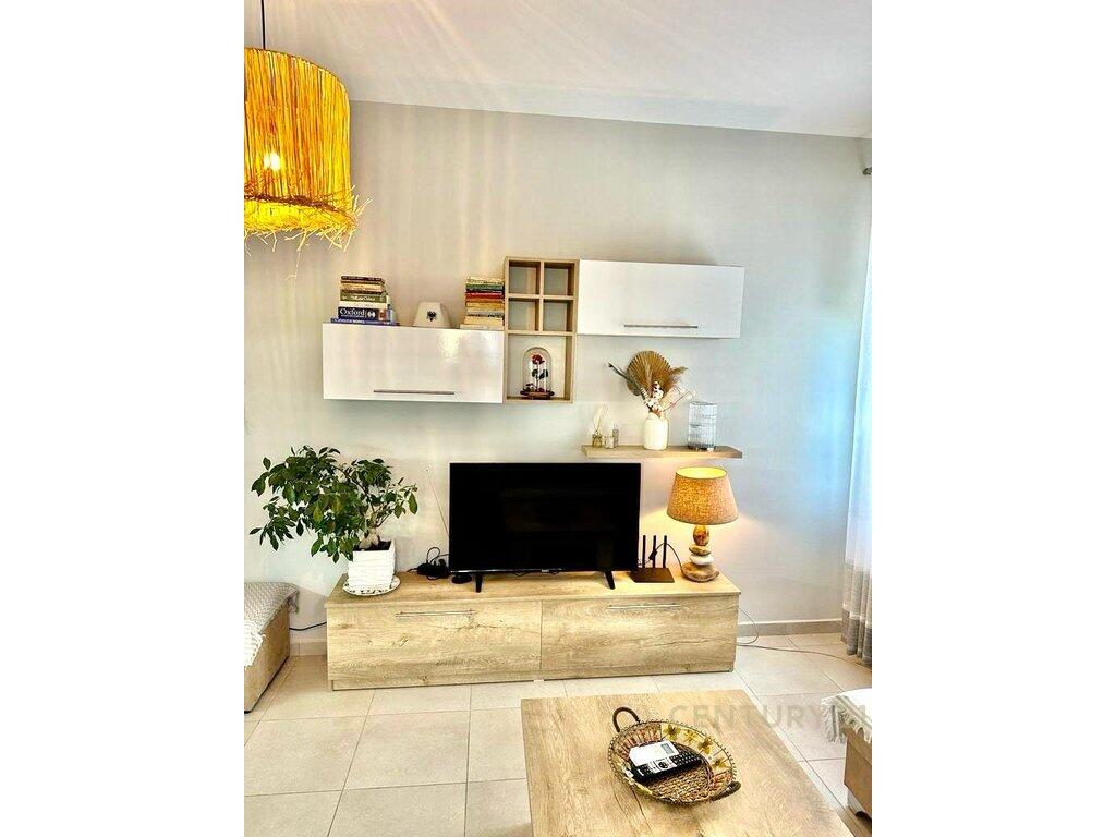SHITET APARTAMENT 1+1 NE QERRET 50 M LARG PLAZHIT !!!