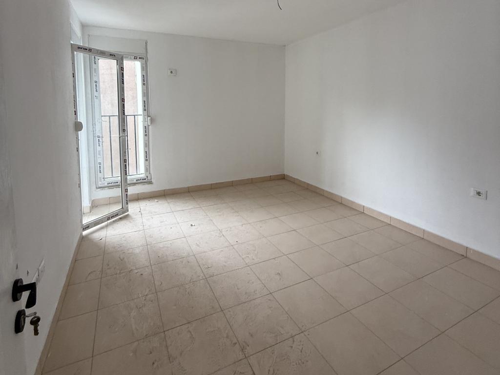 Appartamento 1+1 in Affitto per Uso Abitativo o Ufficio – Zona 5 Maji