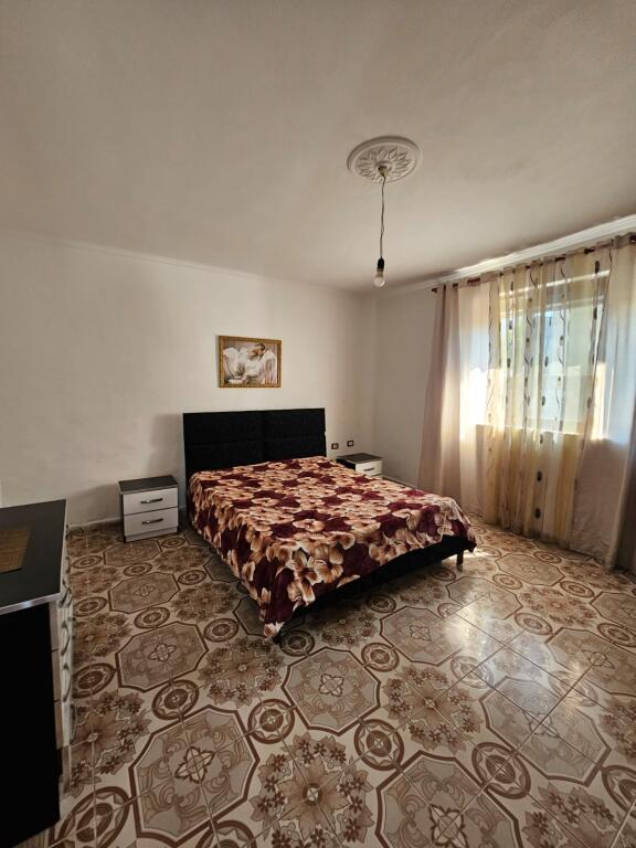 JEPET ME QERA APARTAMENT 2+1 NE KATIN E PARE TE NJE VILE PRIVATE TEK ZJARRFIKESJA DURRES