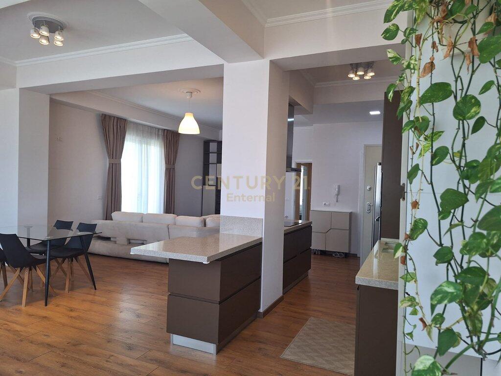 Apartament Luksoz 3+2+2 për Qira – Pranë Stadiumit “Dinamo”
