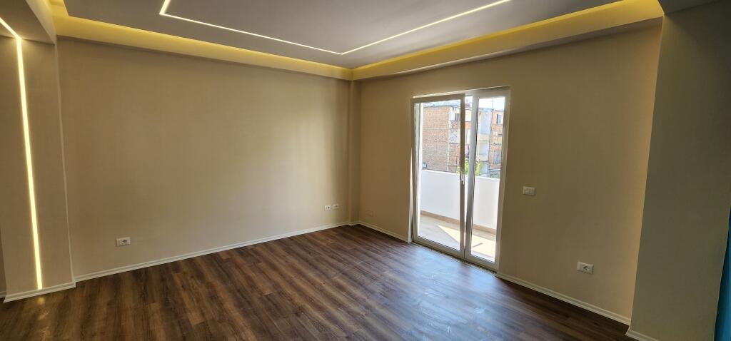 OKAZION Shitet apartament 3+1+2 pranë Markatës, Durrës,