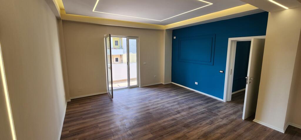 OKAZION Shitet apartament 3+1+2 pranë Markatës, Durrës,