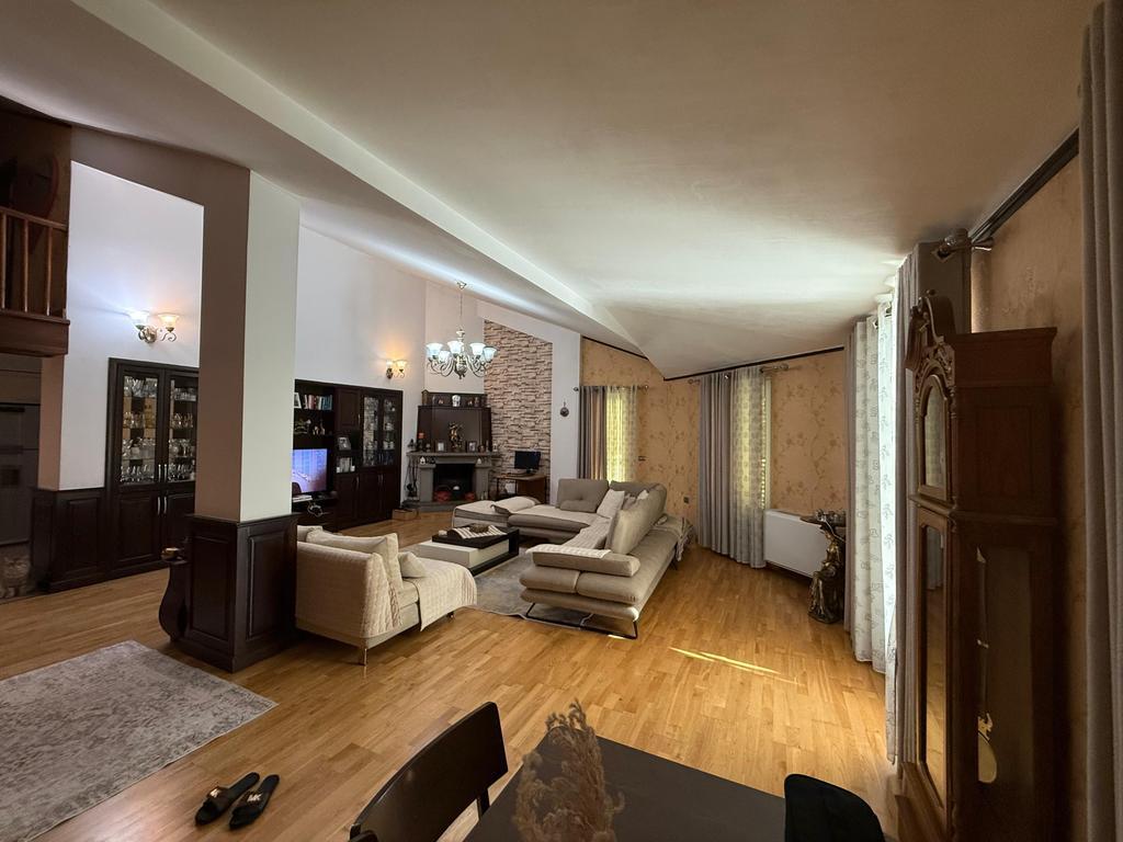 In Affitto Papafingo/Duplex di lusso 3+1+2 con veranda, posto auto privato e ascensore personale
