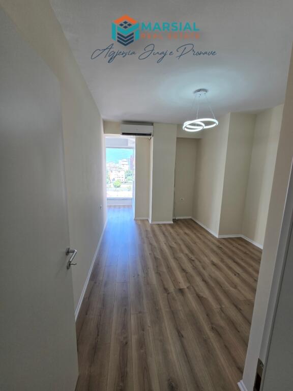 Apartment 1+1, Usluga, Train Station