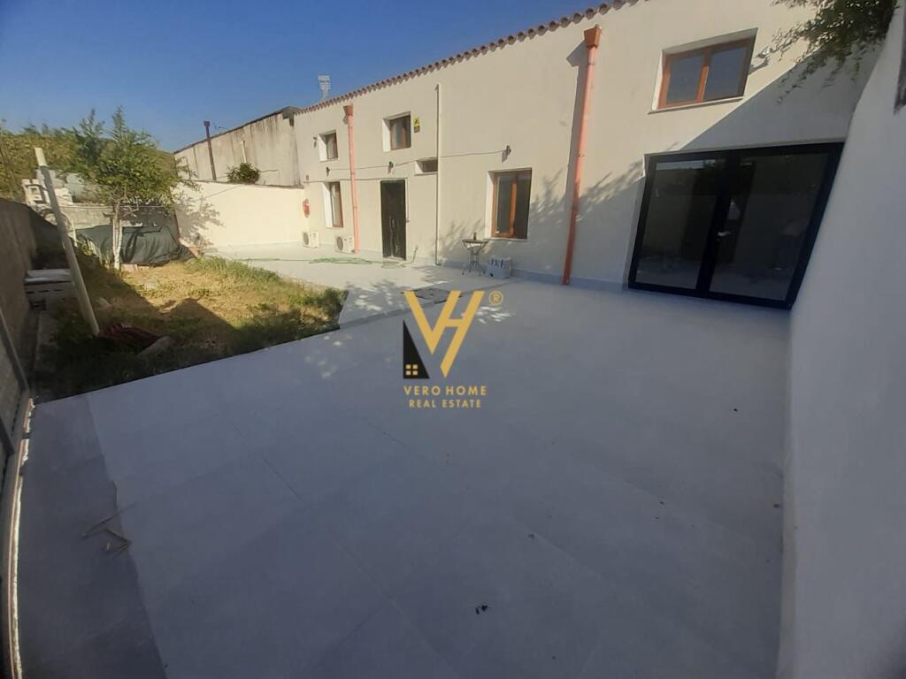MAGAZZINO 340 M2 IN AFFITTO A KOMBINAT 900 EURO