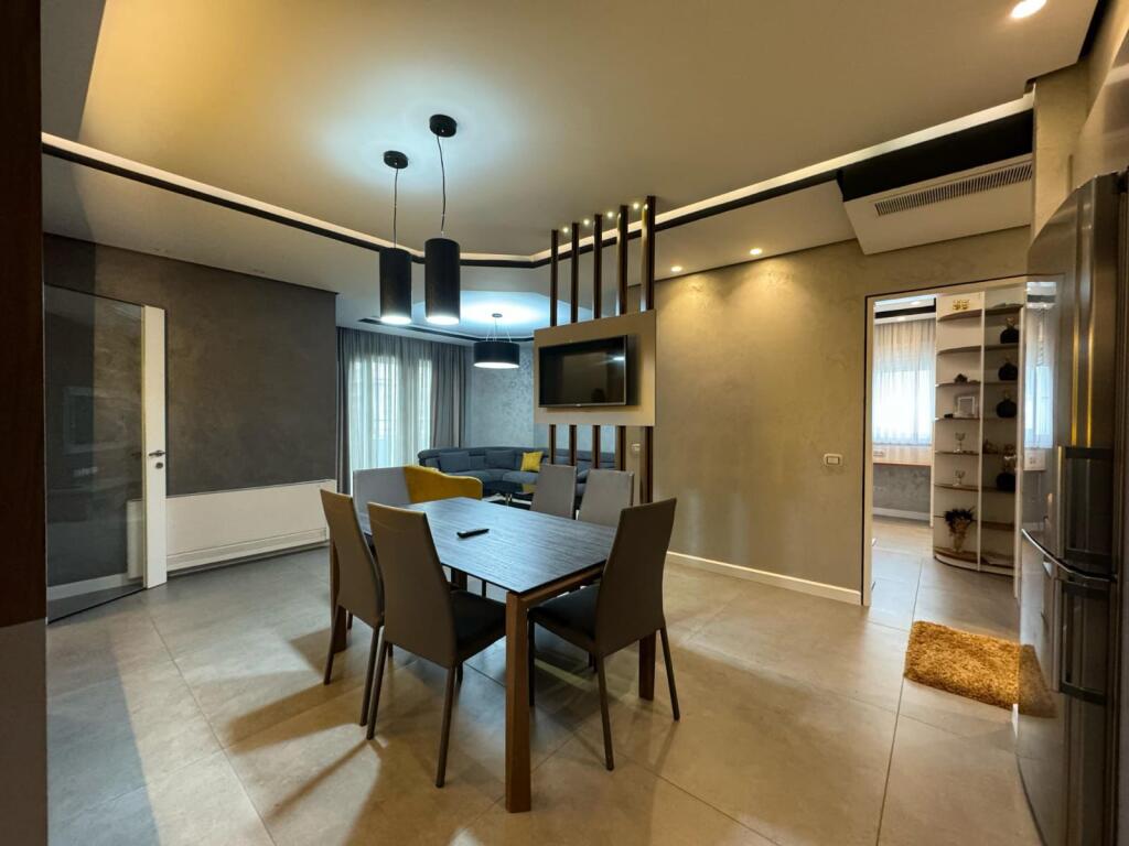 SHITET SUPER APARTAMENT 3+1 NE ZONEN E FRESKUT