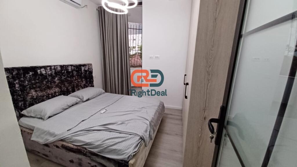 Prane Bulevardit Zogu I Pare, Jepet Me Qira Apartament 1+1, Me Mobilim Te Ri Totalisht I Investuar!