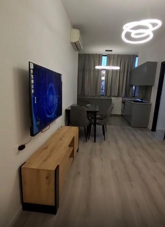 APARTAMENT ME QERA 1+1 BULEVARDI ZOGU I PARE 650 EURO