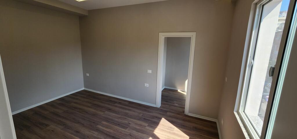 OKAZION Shitet apartament 3+1+2 pranë Markatës, Durrës,