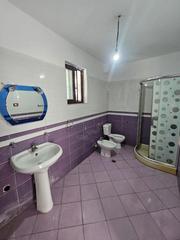 JEPET ME QERA APARTAMENT 2+1 NE KATIN E PARE TE NJE VILE PRIVATE TEK ZJARRFIKESJA DURRES