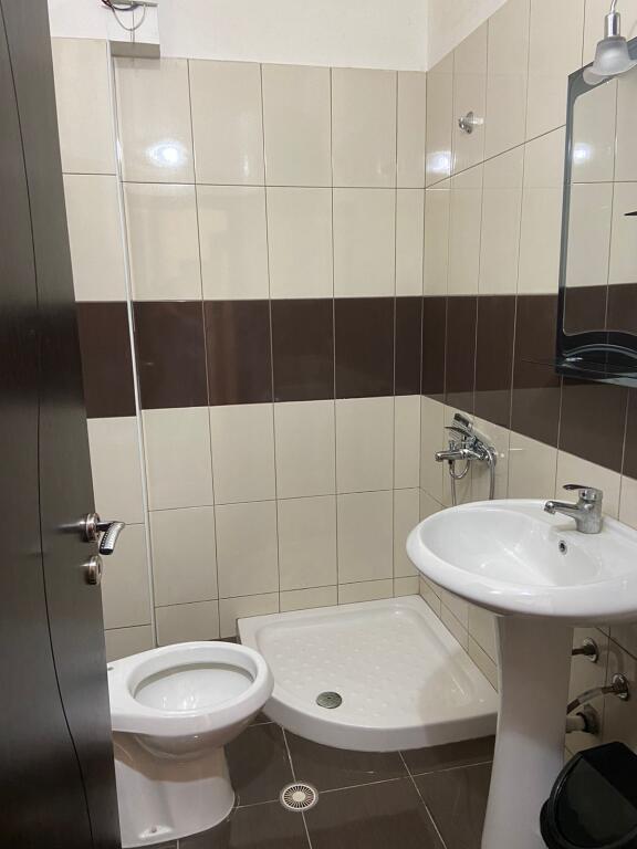 LONG-TERM RENTAL OF A STUDIO APARTMENT IN THE UJIT TE FTOHTE AREA NEAR RRAPIT