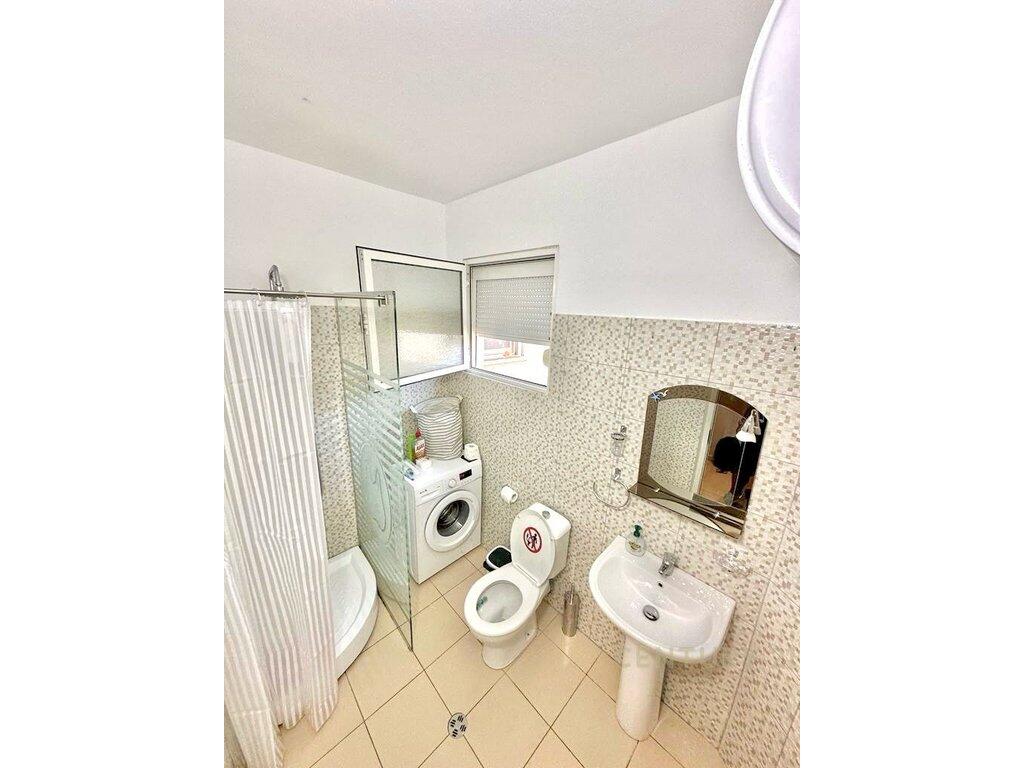 SHITET APARTAMENT 1+1 NE QERRET 50 M LARG PLAZHIT !!!