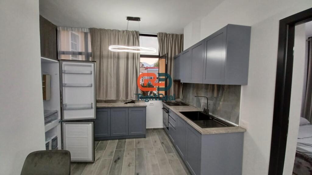 Prane Bulevardit Zogu I Pare, Jepet Me Qira Apartament 1+1, Me Mobilim Te Ri Totalisht I Investuar!
