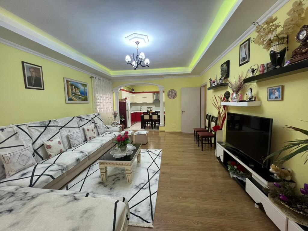 Fresk Shitet Apartament 2+1