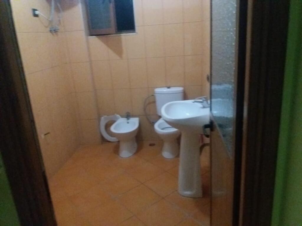 Jepet apartment qera kat 2 ne nje vile