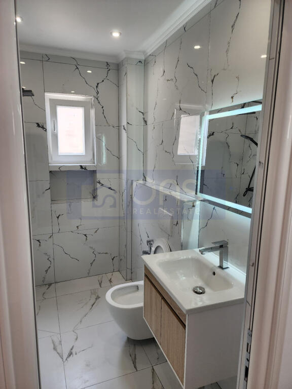 Shitet apartament 1+1 ne Porcelan.