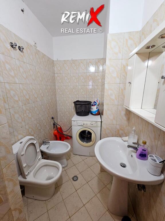 APARTAMENT PER SHITJE PRANE SHKEMBIT TE KAVAJES