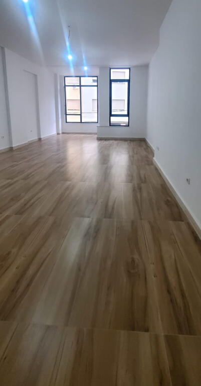 BUSINESS PREMISES / OFFICE IN THE CENTER OF TIRANA FOR RENT!