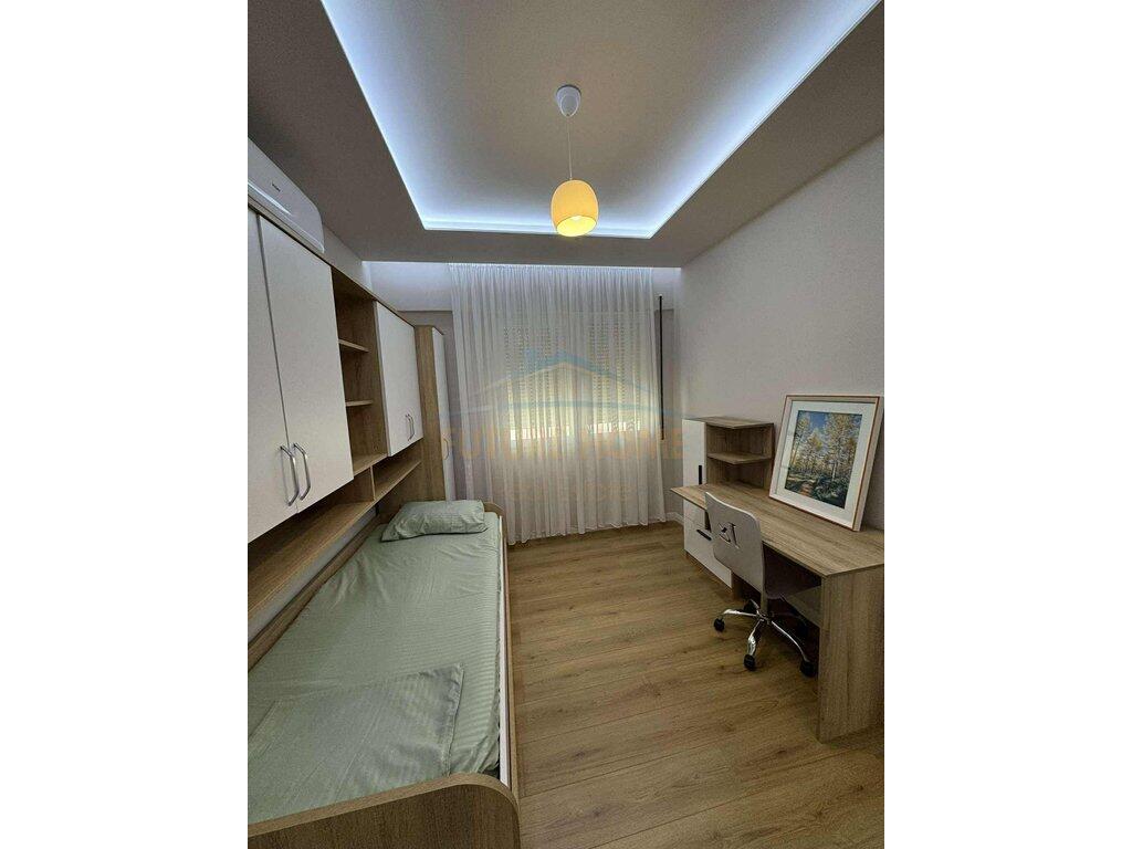 JEPET ME QERA APARTMAMENT 2+1 TE RRUGA KAVAJES