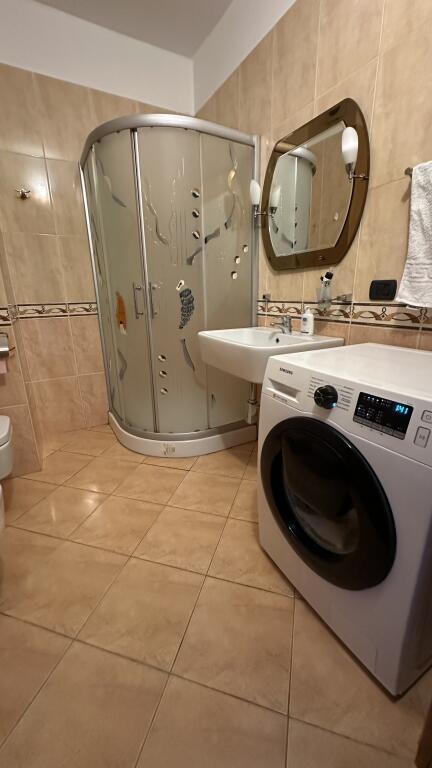 Apartament me qera ne qender Durres 3+1