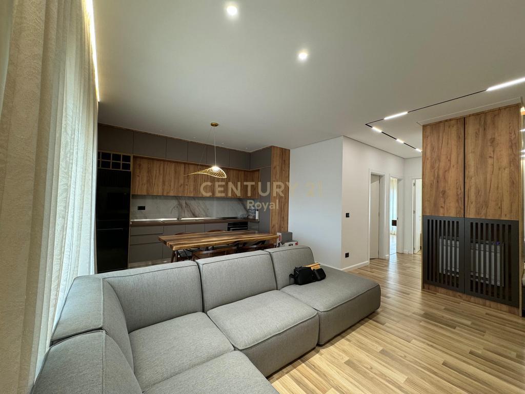 🏢 Jepet me Qira Apartament 2+1+2 + Verandë + Post Parkimi – Pranë TEG, Tiranë