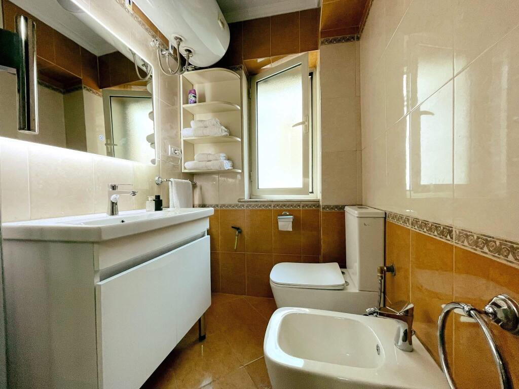 SHITET apartament 2+1 tek Ambasada Kineze, Rruga e Durrësit me një SUPER VENDNDODHJE!!!