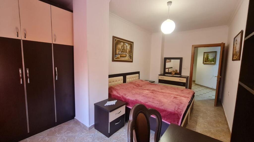Jepet me qera apartament 2+1 në Don Bosko!