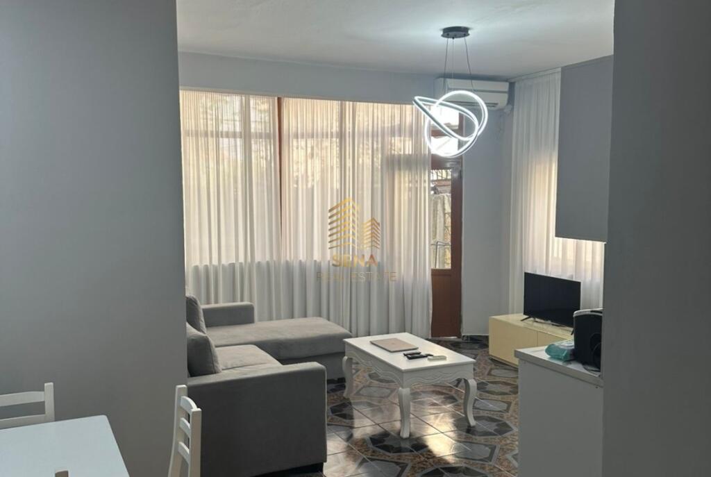 Affitto, Appartamento 2+1+balcone+ Posto Auto, Via Kavaja di fronte a Deliorgjit, 550 Euro/mese