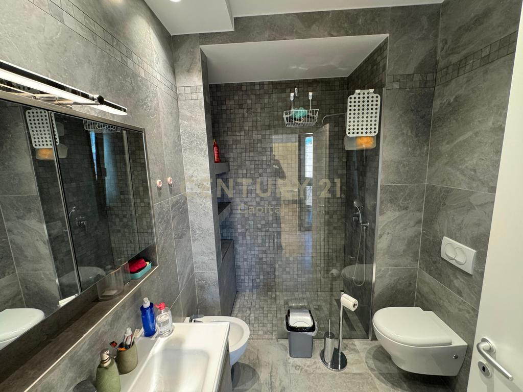 🌟 Modern &amp; Luxurious Duplex for Rent – Barricades Street, Tirana