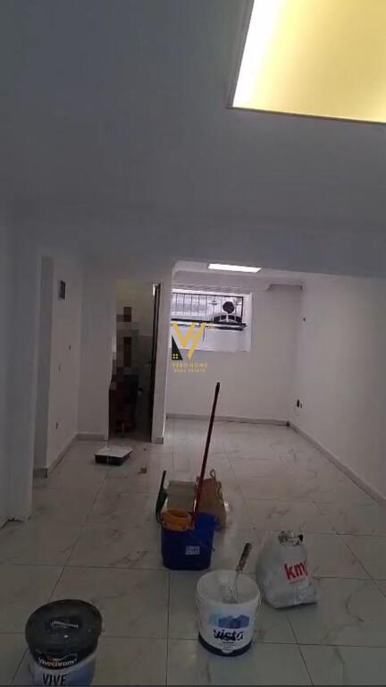 JEPER ZYRE 40 M2 ME QERA TE ISH EKSPOZITA 500 EURO