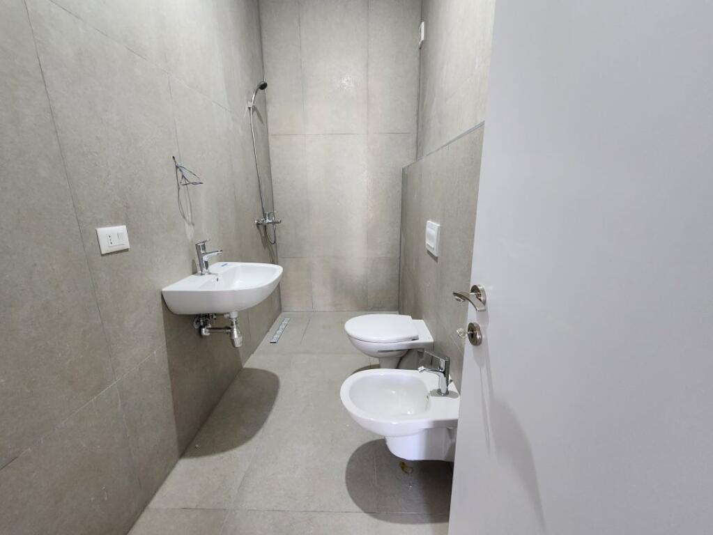 ✨ FOR RENT – OFFICE 2+1+2 TOILETS &amp; BALCONY 📍 Arlis Complex, Pharmacy 10 – Dibrës Street