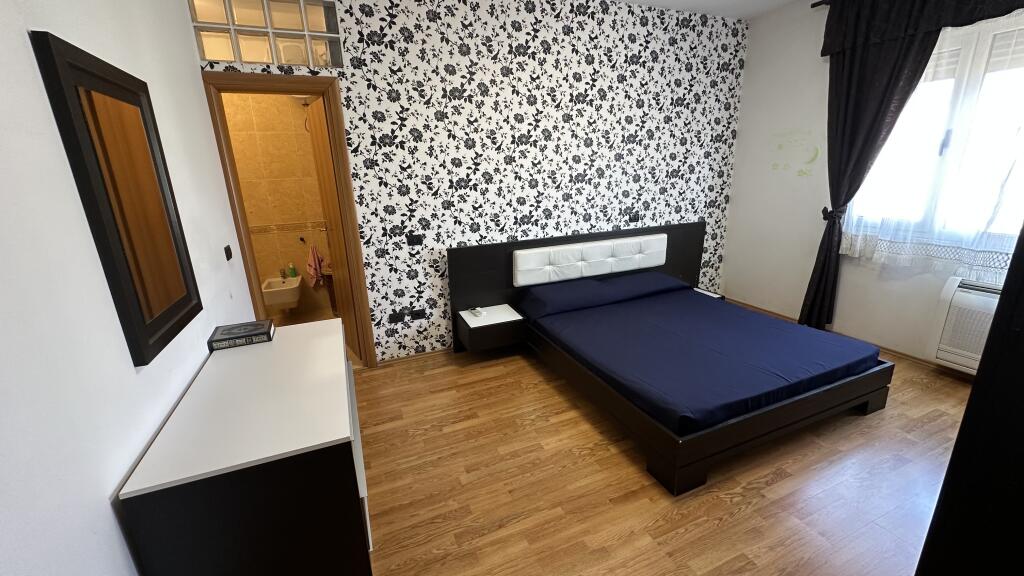 Apartament me qera ne qender Durres 3+1