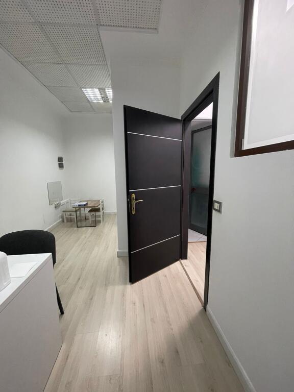 Selvia ambient biznesi/dyqan ne shitje 32 m2, (90,000 euro)