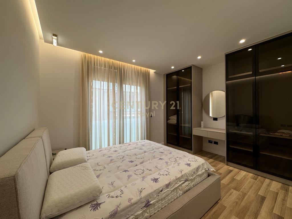 🏢 Jepet me Qira Apartament 2+1+2 + Verandë + Post Parkimi – Pranë TEG, Tiranë