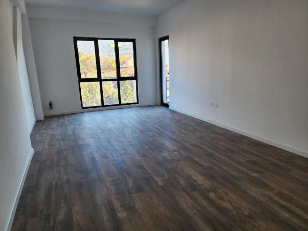 ✨ FOR RENT – OFFICE 2+1+2 TOILETS &amp; BALCONY 📍 Arlis Complex, Pharmacy 10 – Dibrës Street