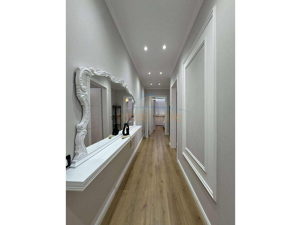 JEPET ME QERA APARTMAMENT 2+1 TE RRUGA KAVAJES