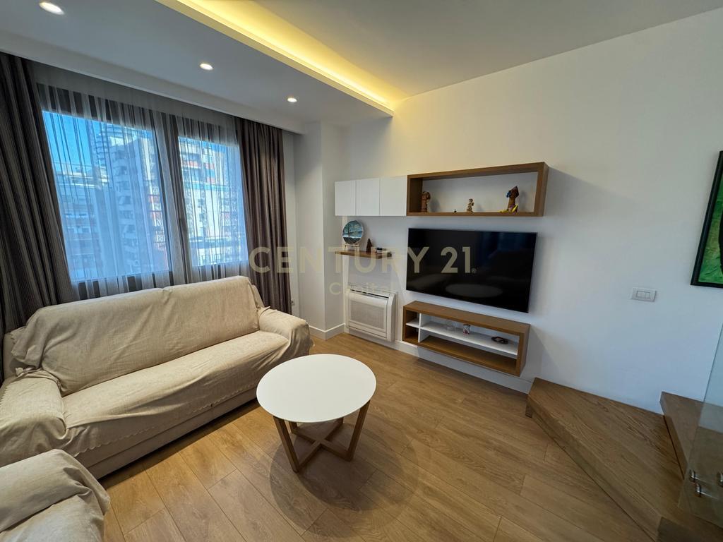 🌟 Modern &amp; Luxurious Duplex for Rent – Barricades Street, Tirana