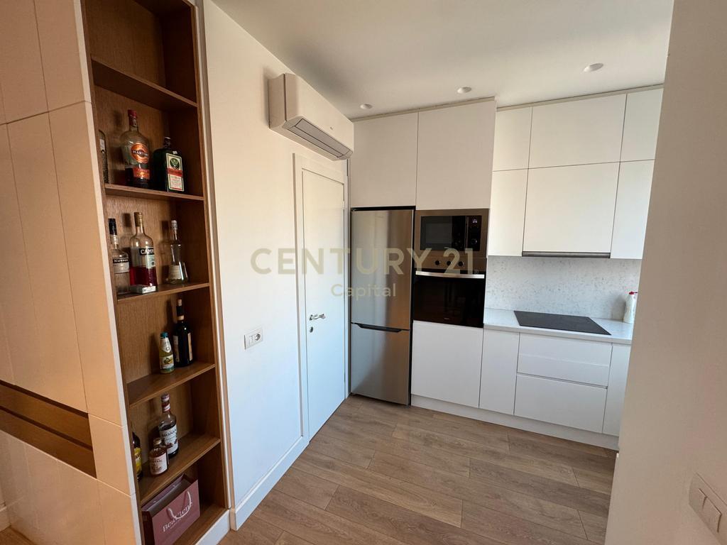 🌟 Modern &amp; Luxurious Duplex for Rent – Barricades Street, Tirana