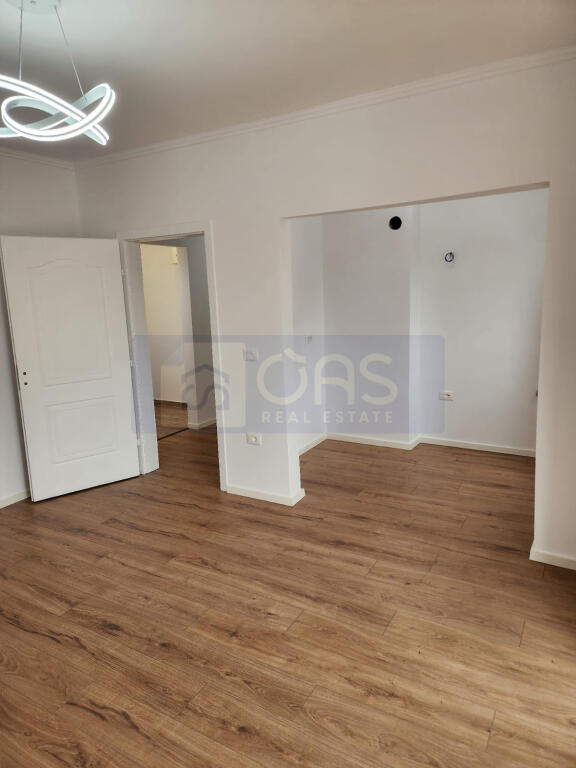 Shitet apartament 1+1 ne Porcelan.