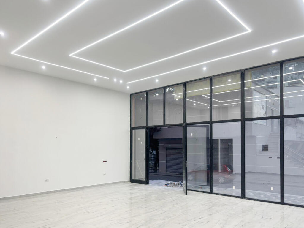 BUSINESS UNIT FOR RENT IN PASKUQAN! PERFECT OPPORTUNITY FOR ANY BUSINESS!
