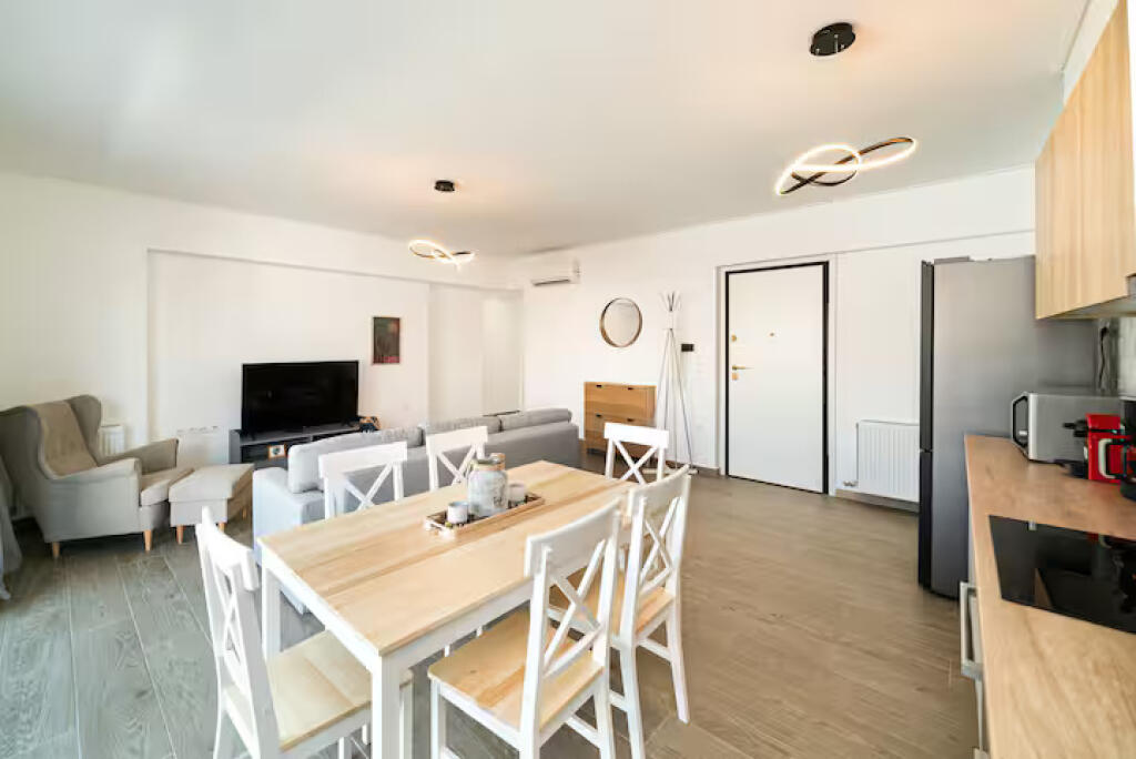 Appartamento in Affitto 2+1+2 a Xhamllik (ID B2201443) Tirana