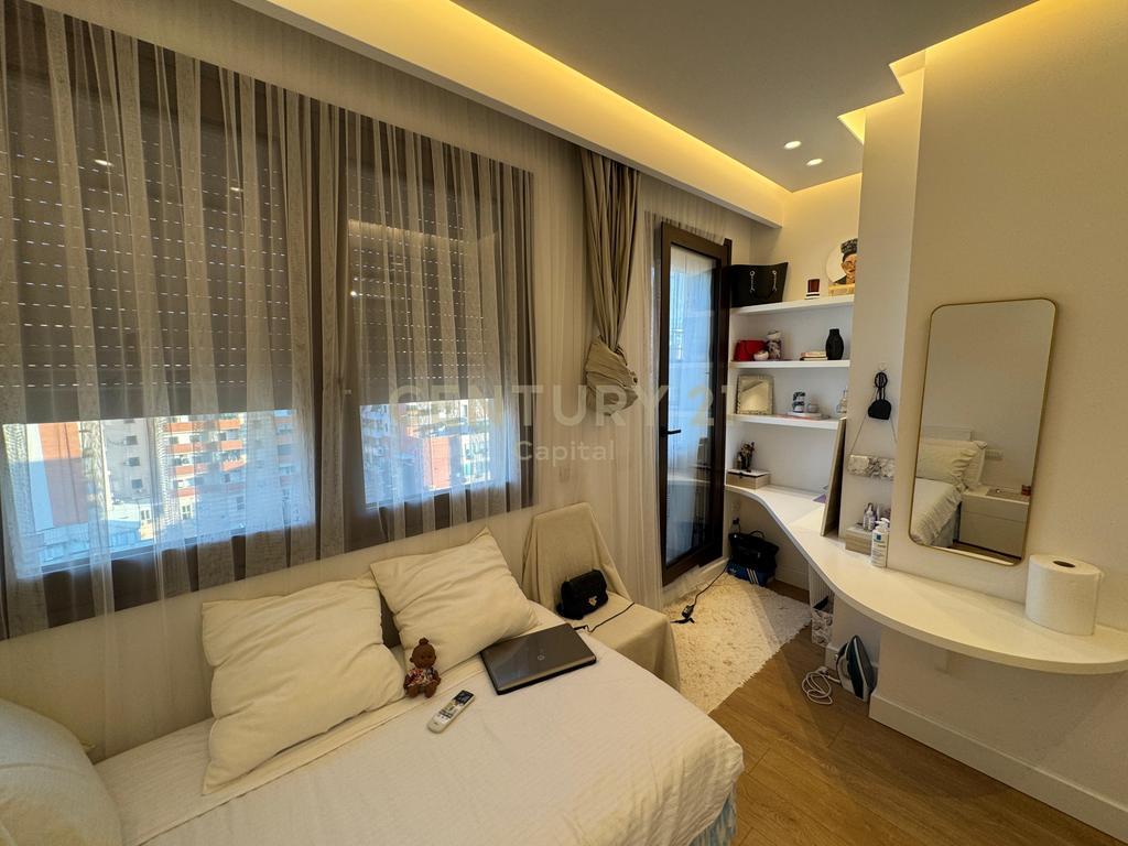 🌟 Modern &amp; Luxurious Duplex for Rent – Barricades Street, Tirana