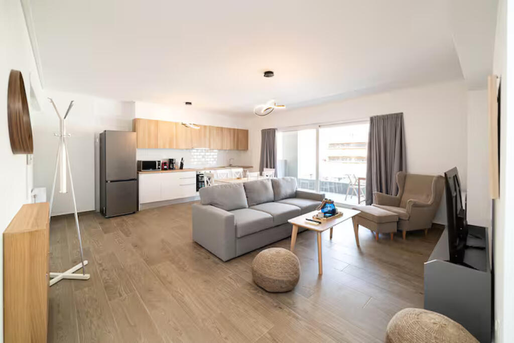 Appartamento in Affitto 2+1+2 a Xhamllik (ID B2201443) Tirana