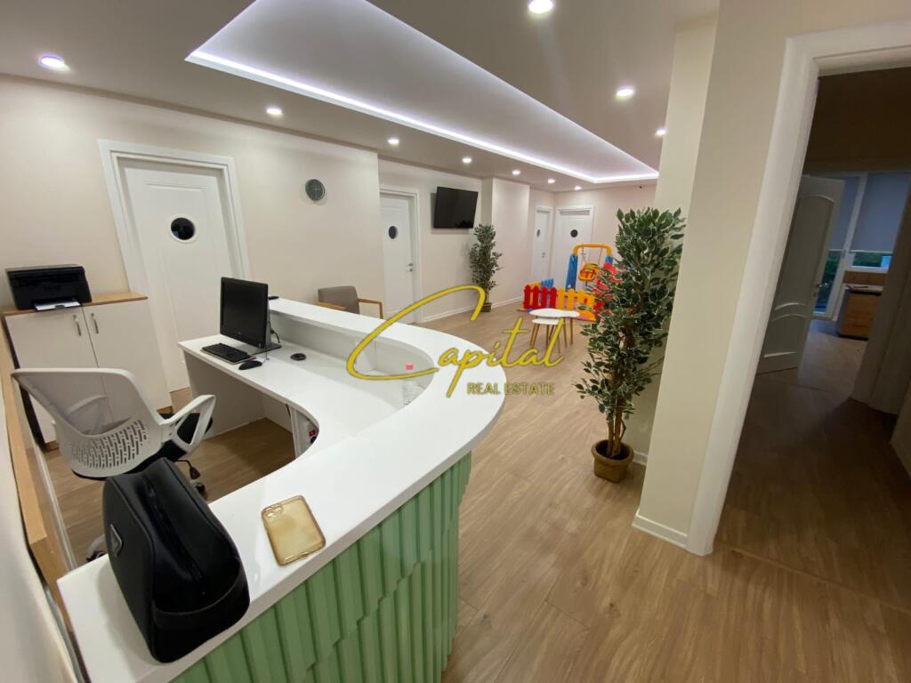 LOCALE COMMERCIALE IN AFFITTO 180 M2 VIA KAVAJES 1.850 EURO