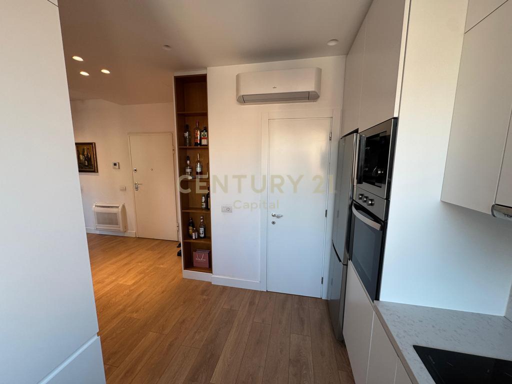 🌟 Modern &amp; Luxurious Duplex for Rent – Barricades Street, Tirana